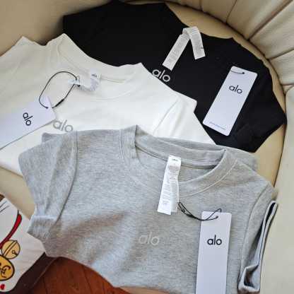 A style Slim-fit short sleeves