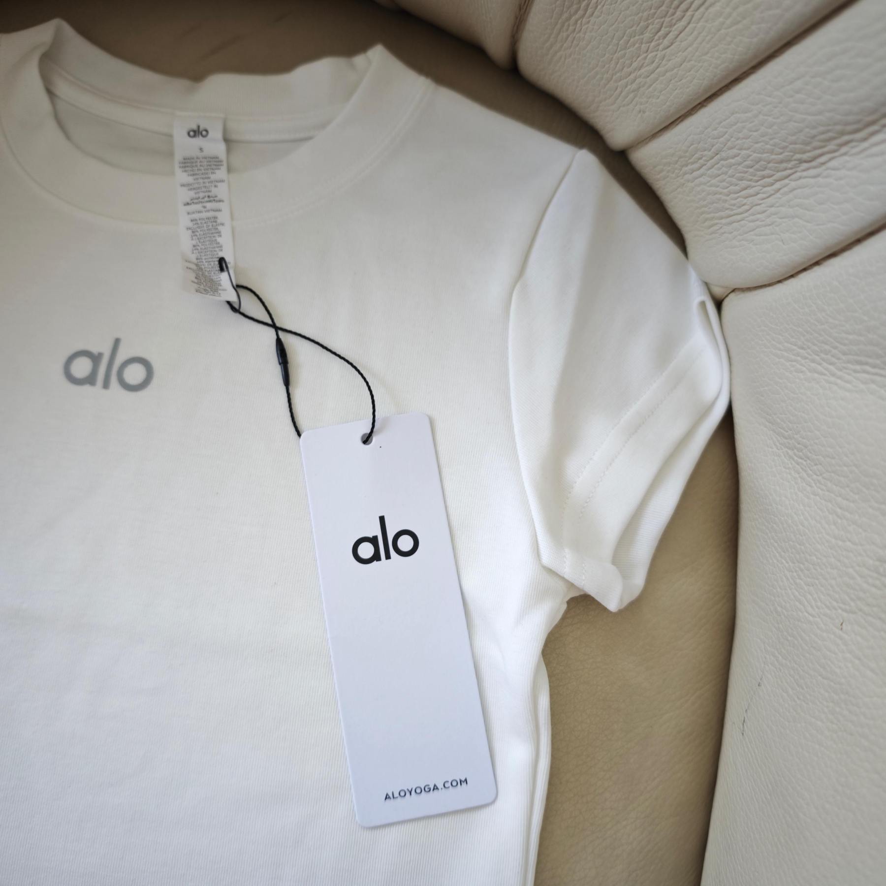 A style Slim-fit short sleeves