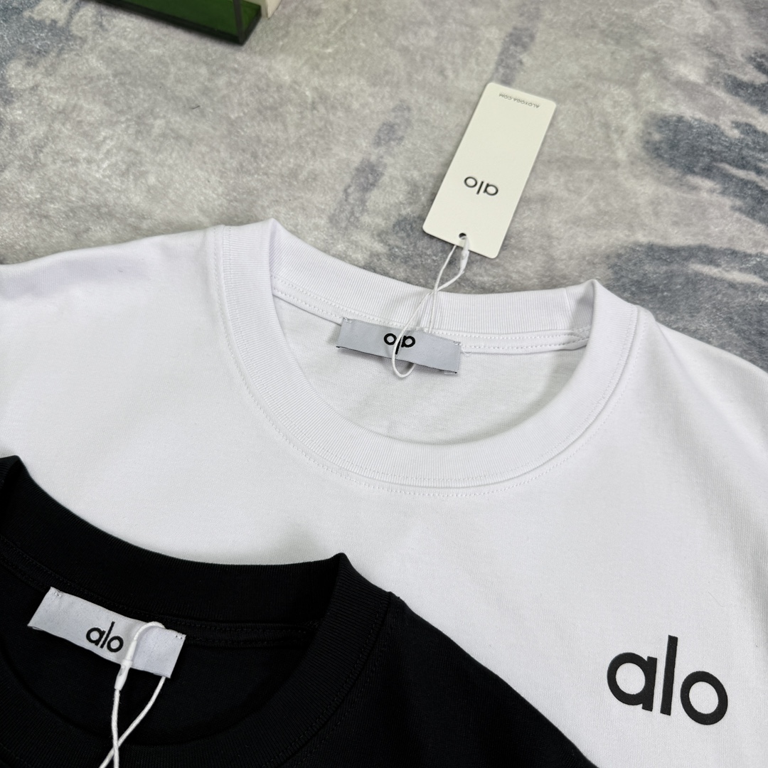 A style Round neck short sleeve T-shirt