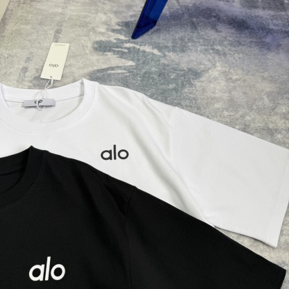 A style Round neck short sleeve T-shirt