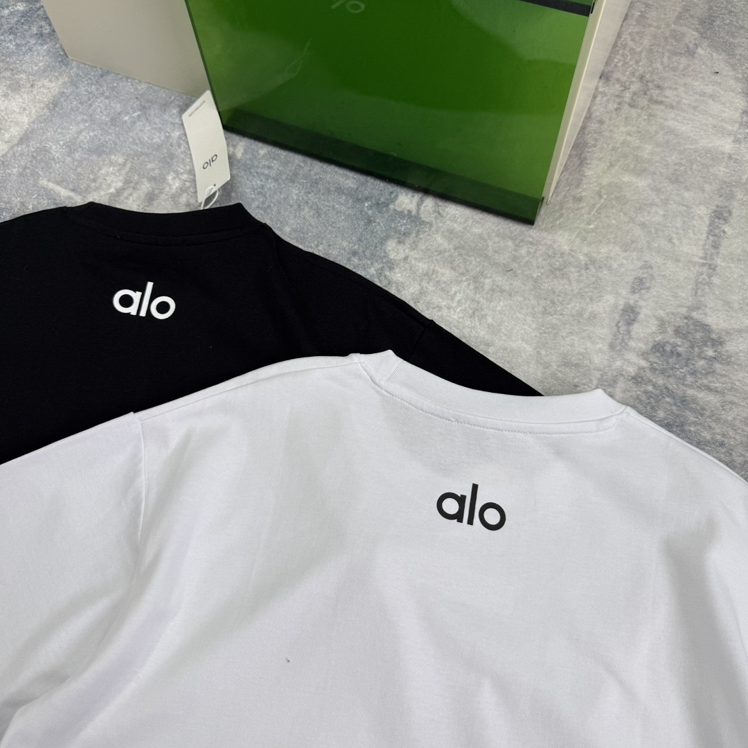 A style Round neck short sleeve T-shirt