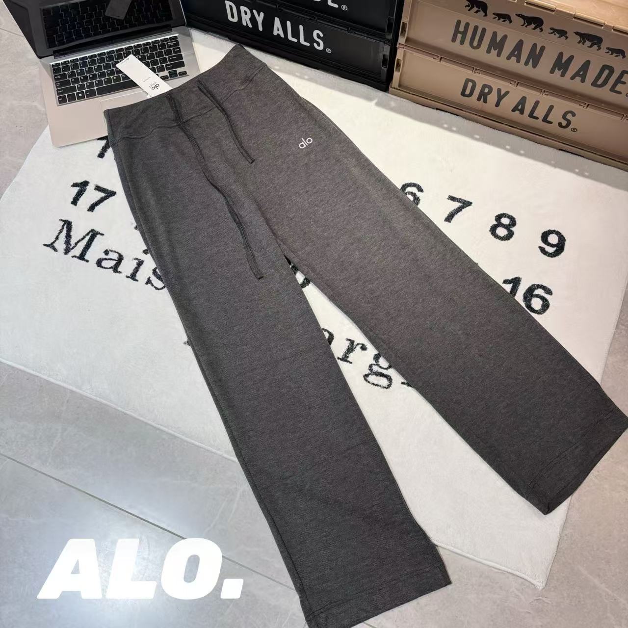 A style High waist trousers for women