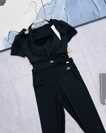 A style Halter Yoga Set