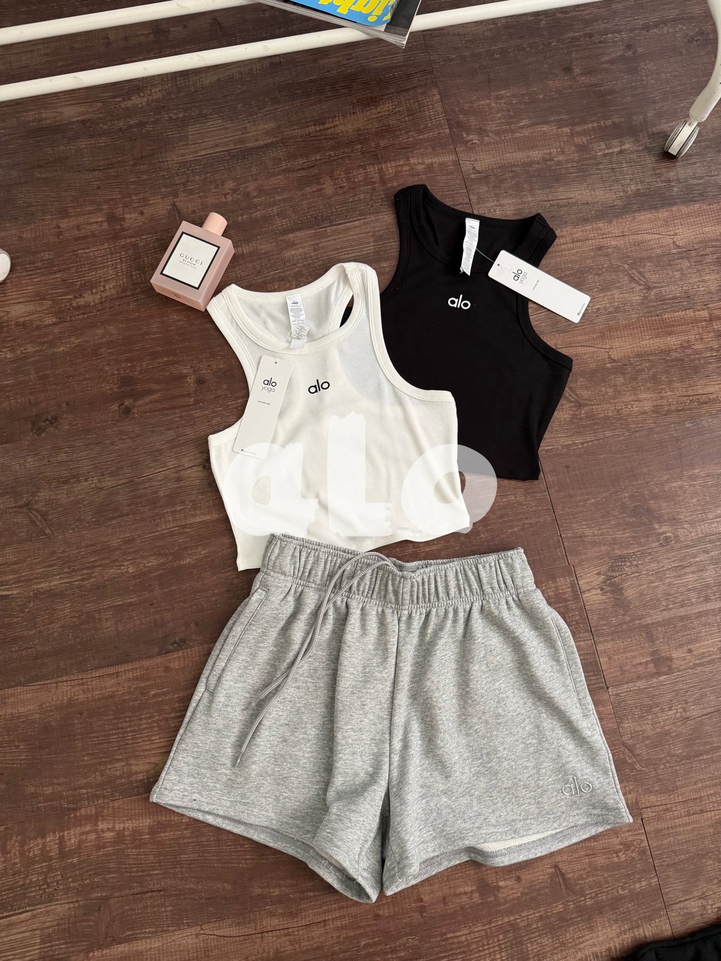 A style Short two-tone vest