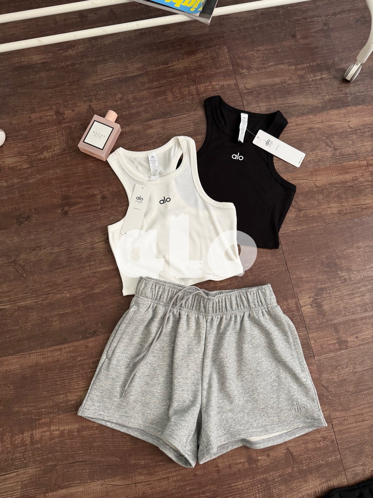 A style Short two-tone vest