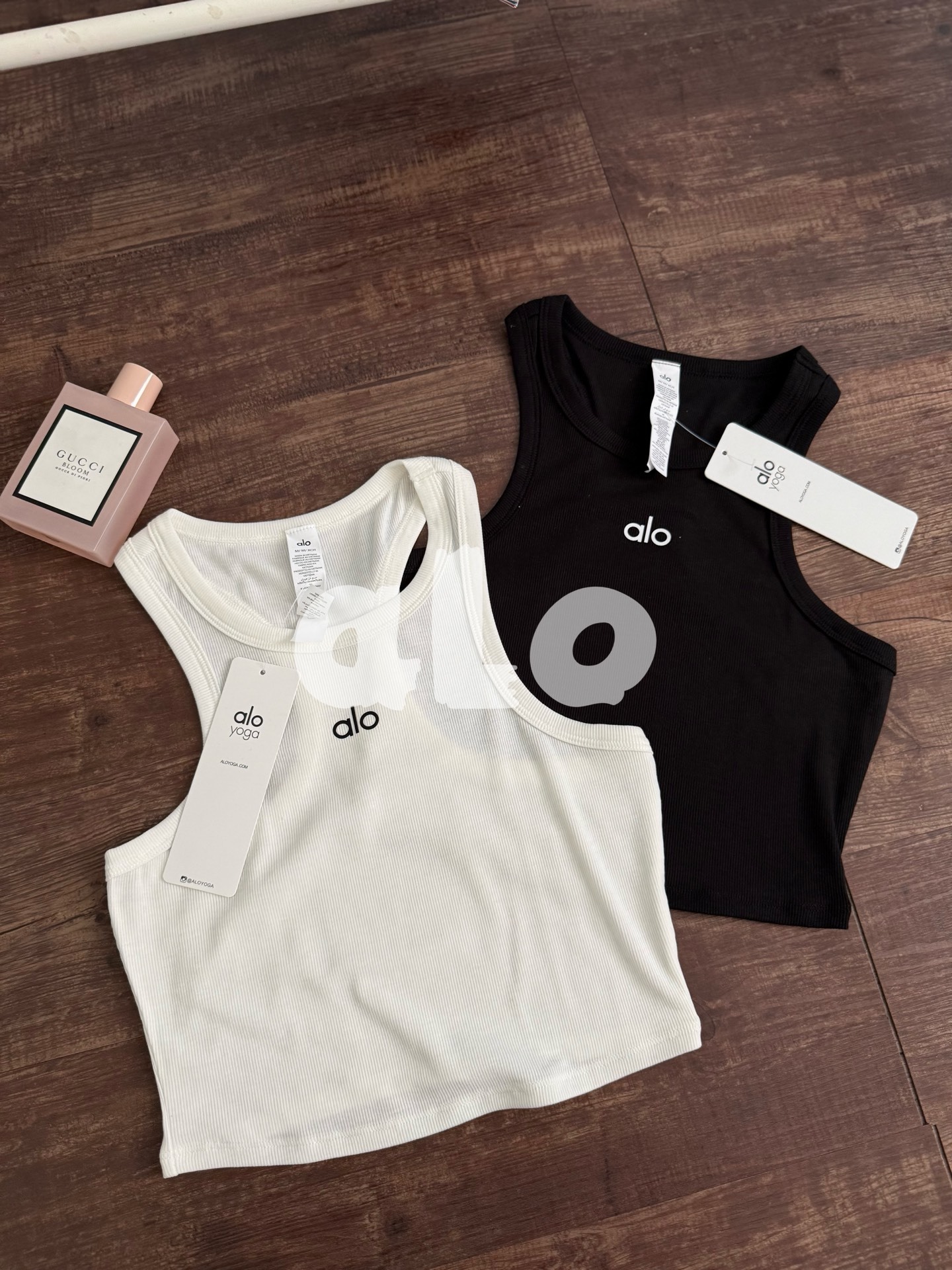 A style Short two-tone vest