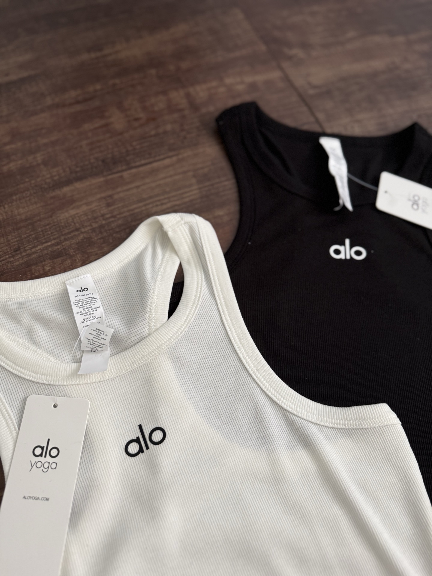 A style Short two-tone vest