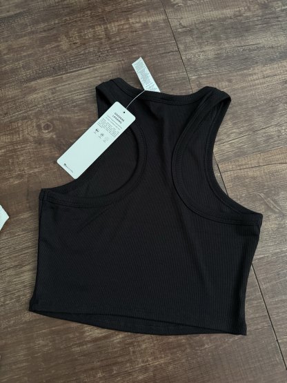 A style Short two-tone vest