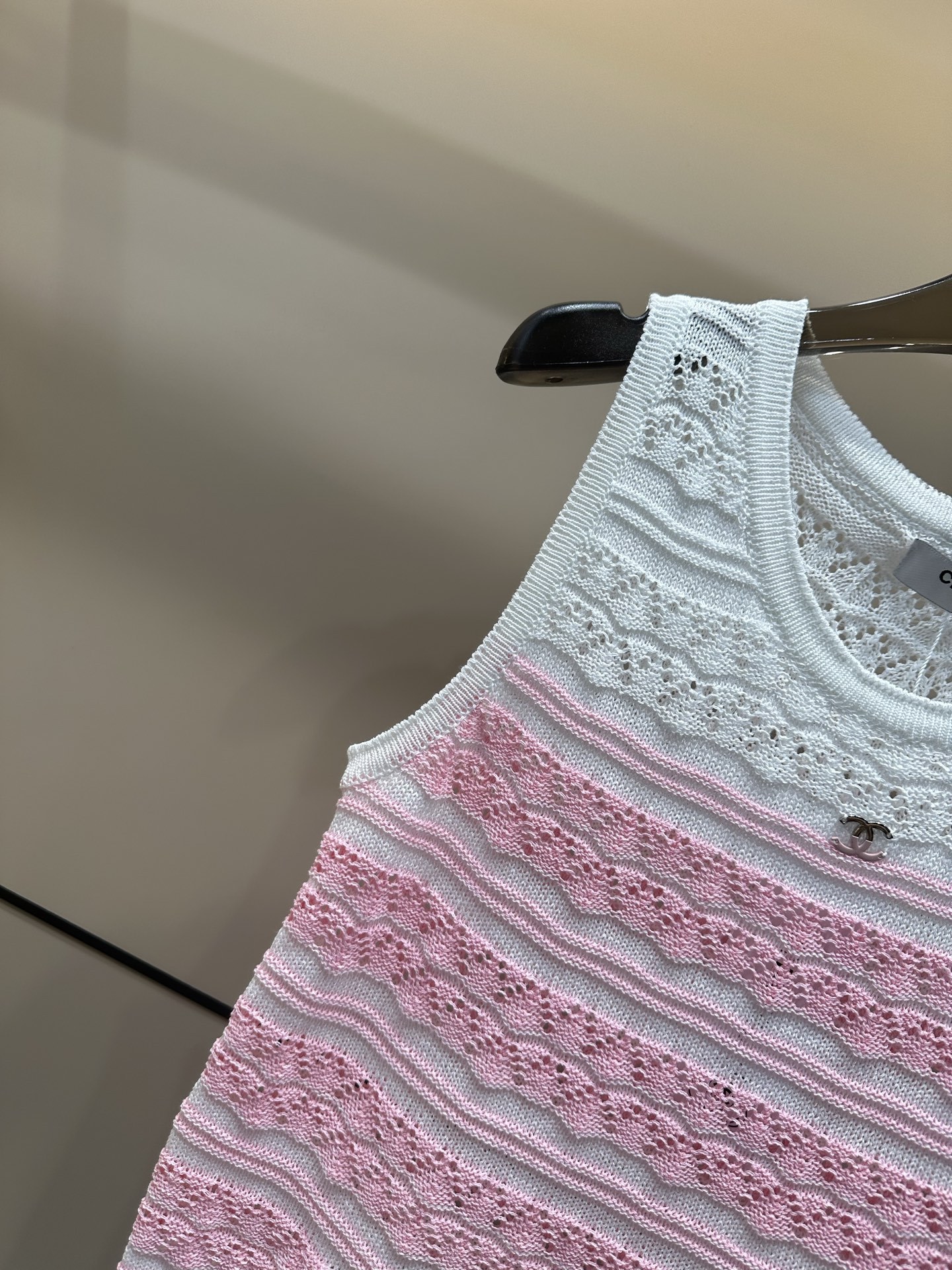 C style Wavy color-block knitted vest