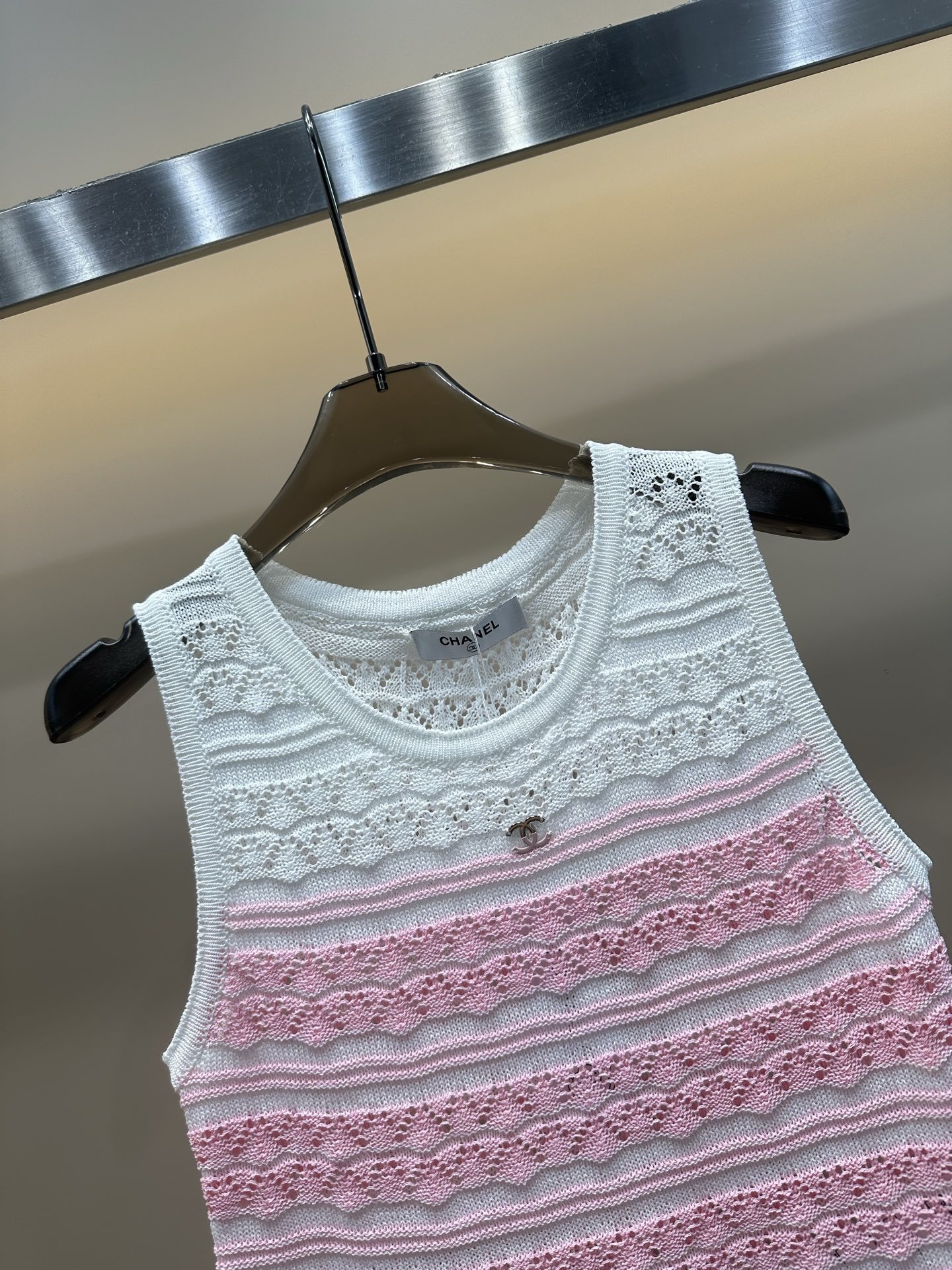 C style Wavy color-block knitted vest