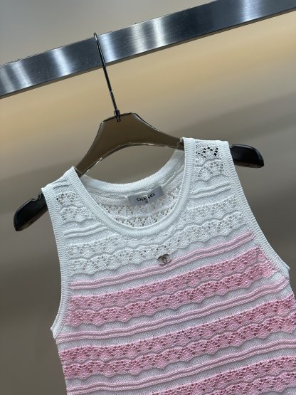 C style Wavy color-block knitted vest