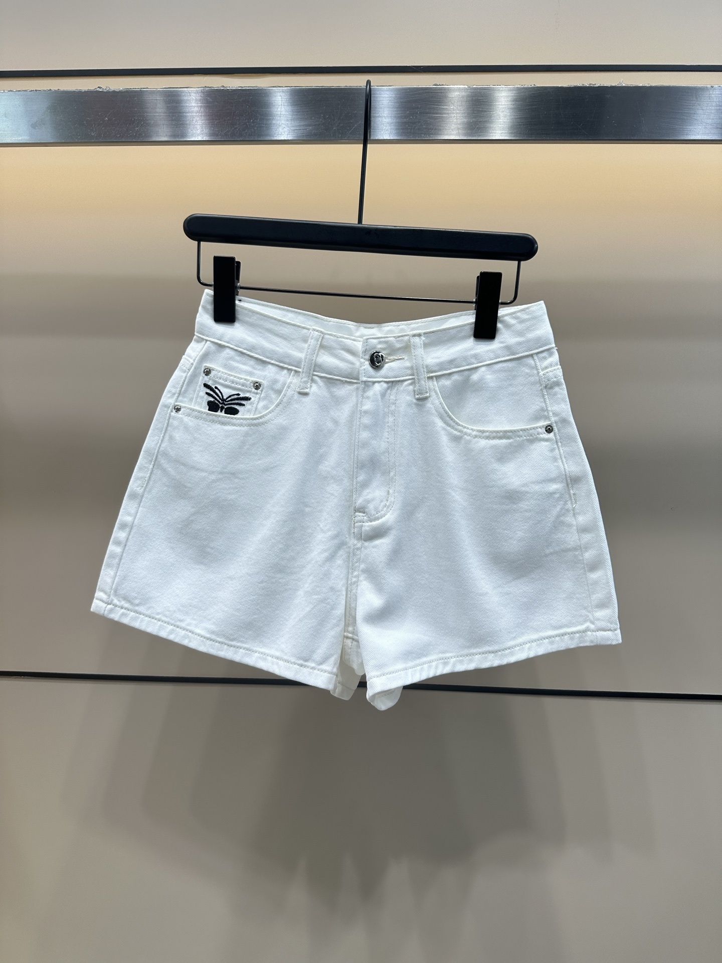 D style Denim shorts with embroidered letters on pockets