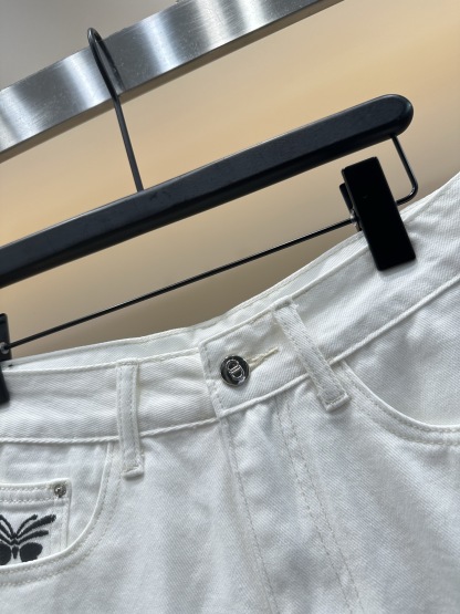 D style Denim shorts with embroidered letters on pockets