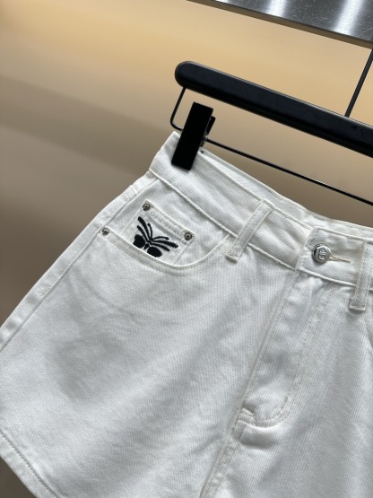 D style Denim shorts with embroidered letters on pockets