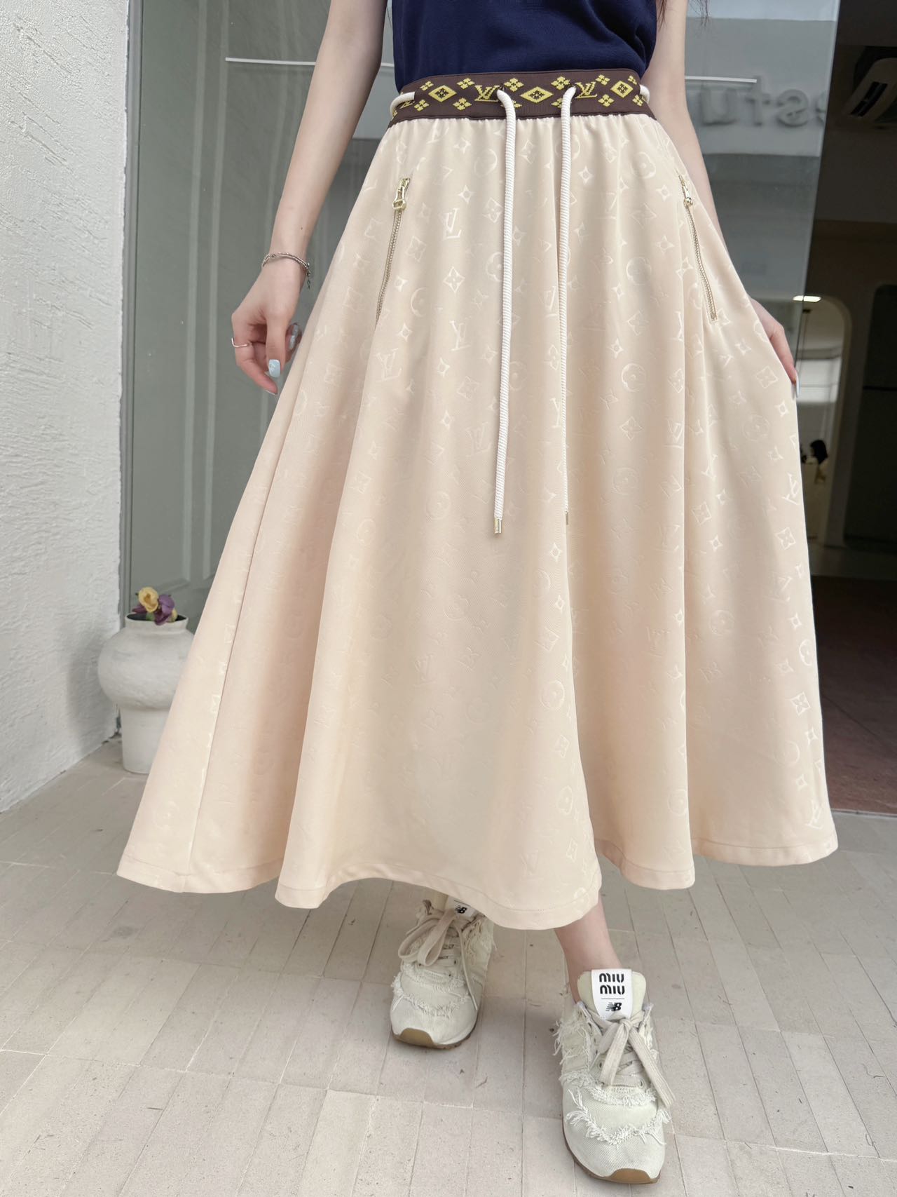 L style Solid color skirt