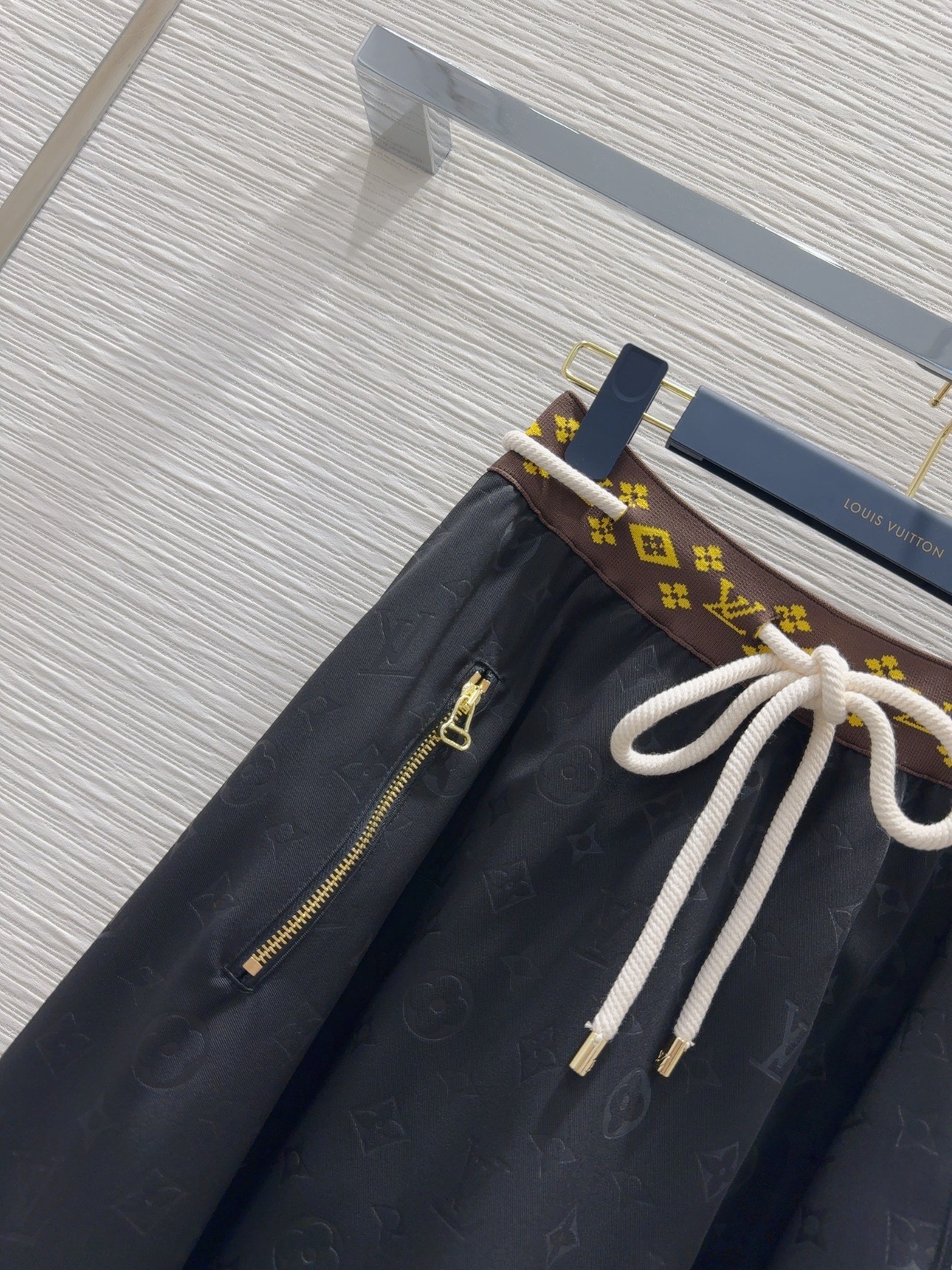 L style Solid color skirt
