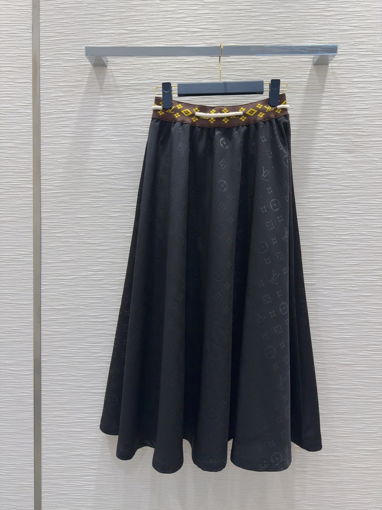 L style Solid color skirt