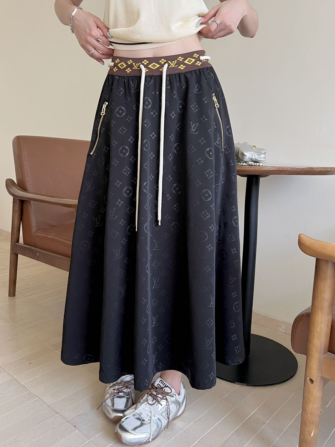 L style Solid color skirt