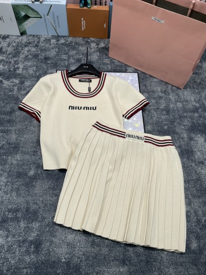 M style Polo collar knit two-piece suit