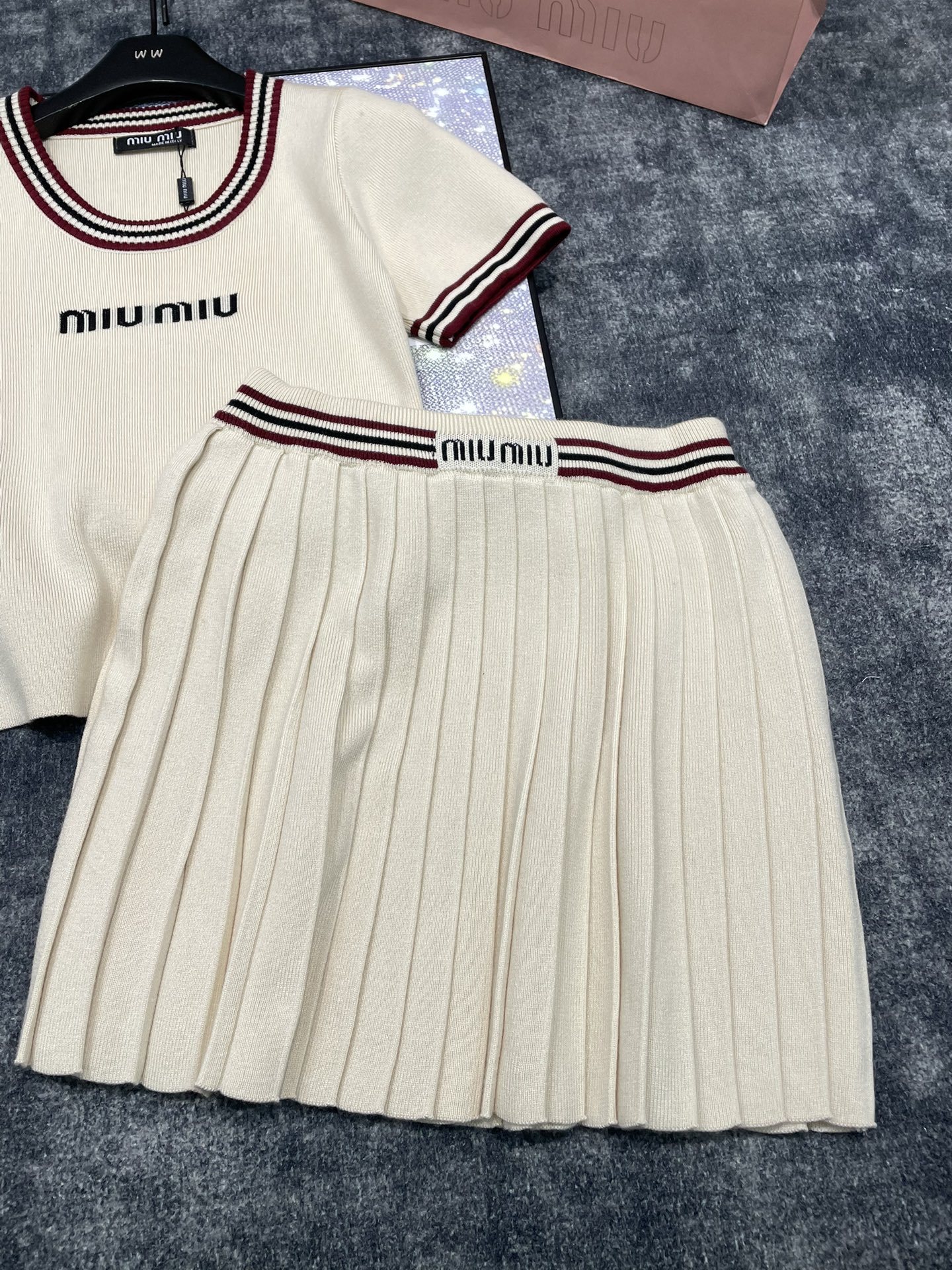 M style Polo collar knit two-piece suit