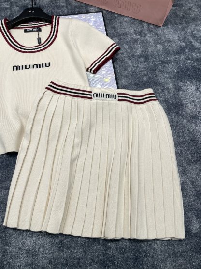 M style Polo collar knit two-piece suit