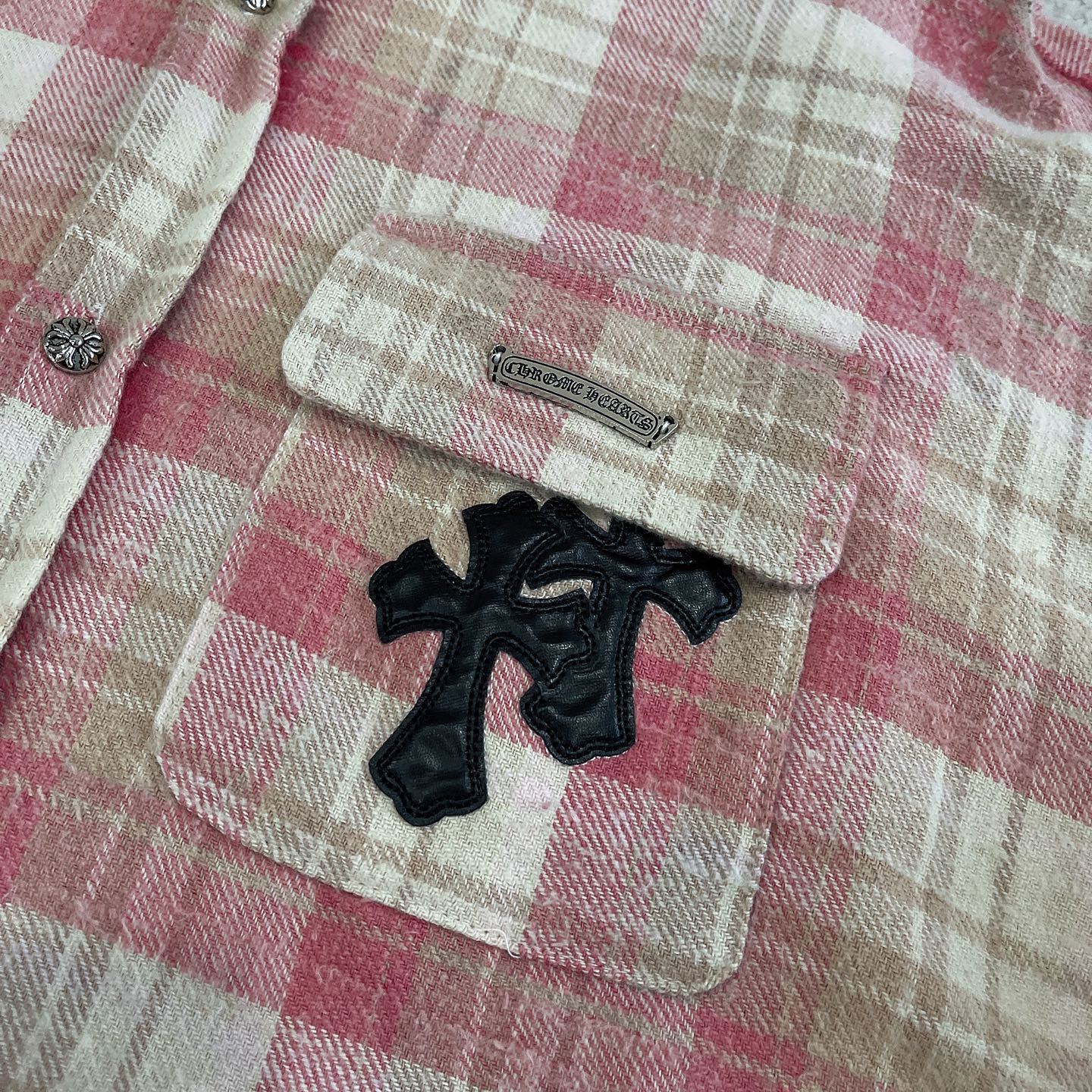 C style Brushed Cross Leather Label Shirt