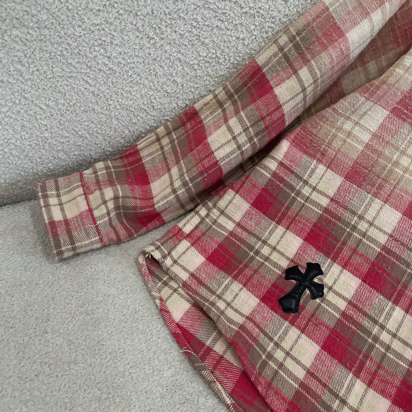 C style Brushed Cross Leather Label Shirt