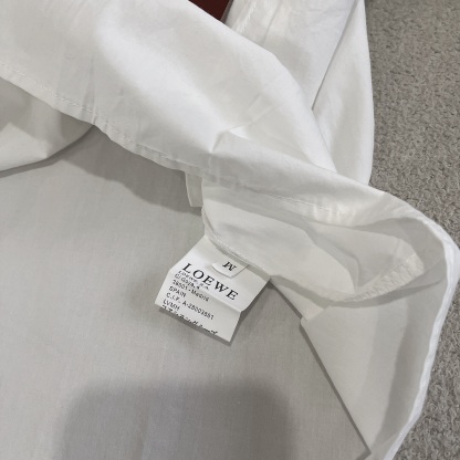 L style Sleeveless shirt with crinkled leather patch and lapel collar