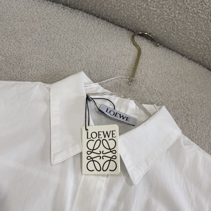 L style Sleeveless shirt with crinkled leather patch and lapel collar