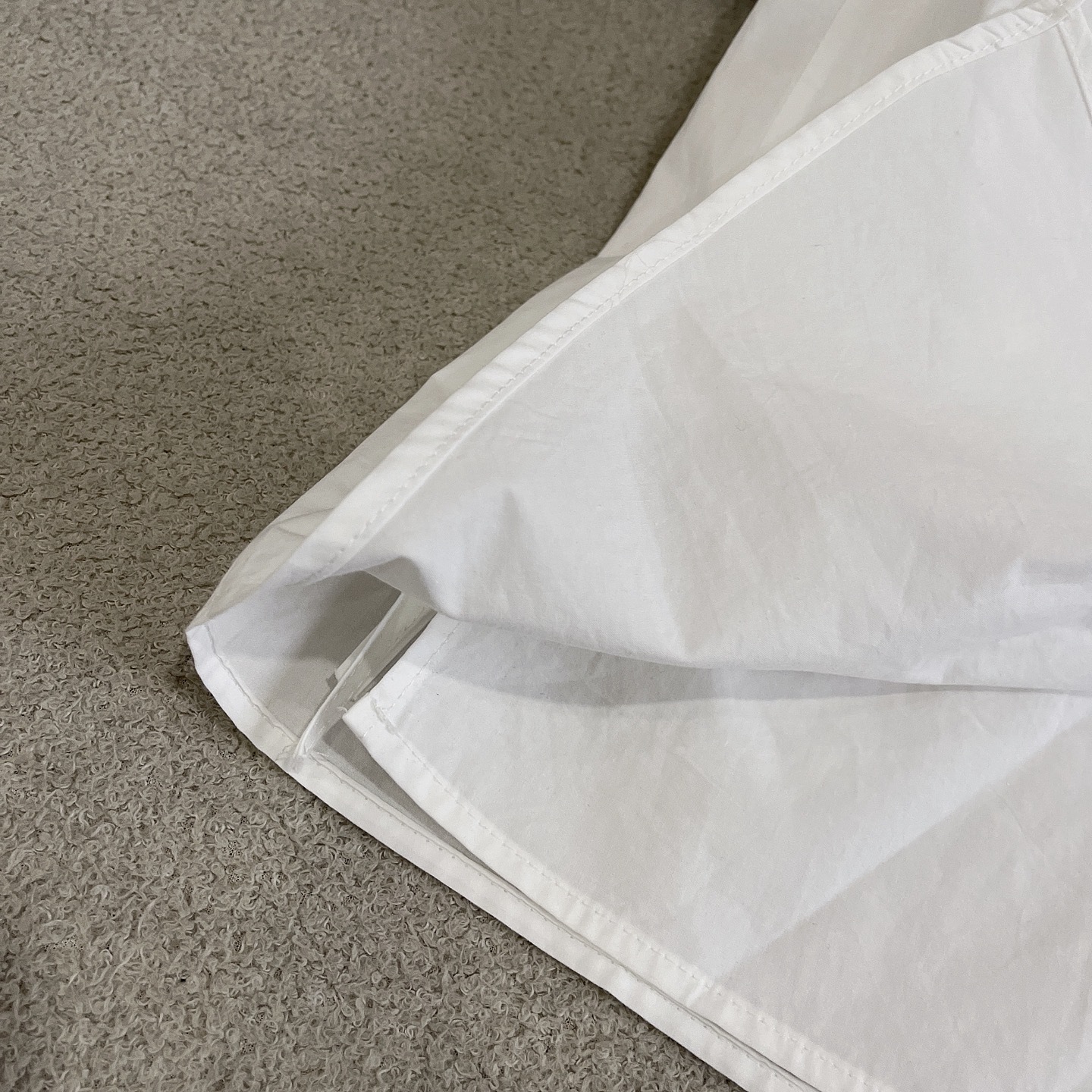 L style Sleeveless shirt with crinkled leather patch and lapel collar