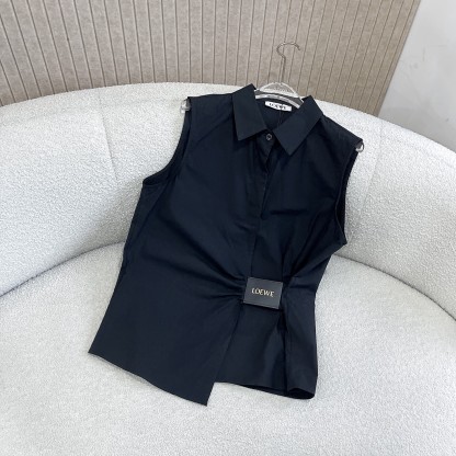 L style Sleeveless shirt with crinkled leather patch and lapel collar