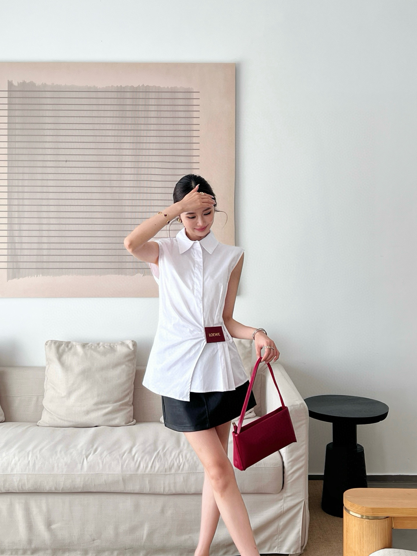 L style Sleeveless shirt with crinkled leather patch and lapel collar