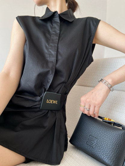 L style Sleeveless shirt with crinkled leather patch and lapel collar