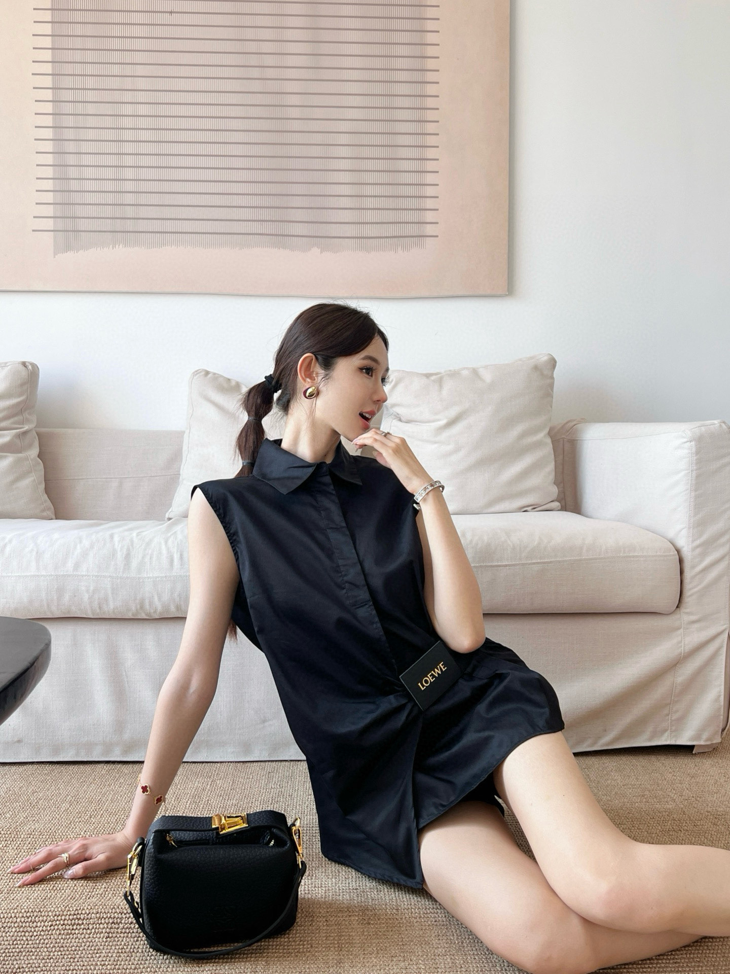 L style Sleeveless shirt with crinkled leather patch and lapel collar