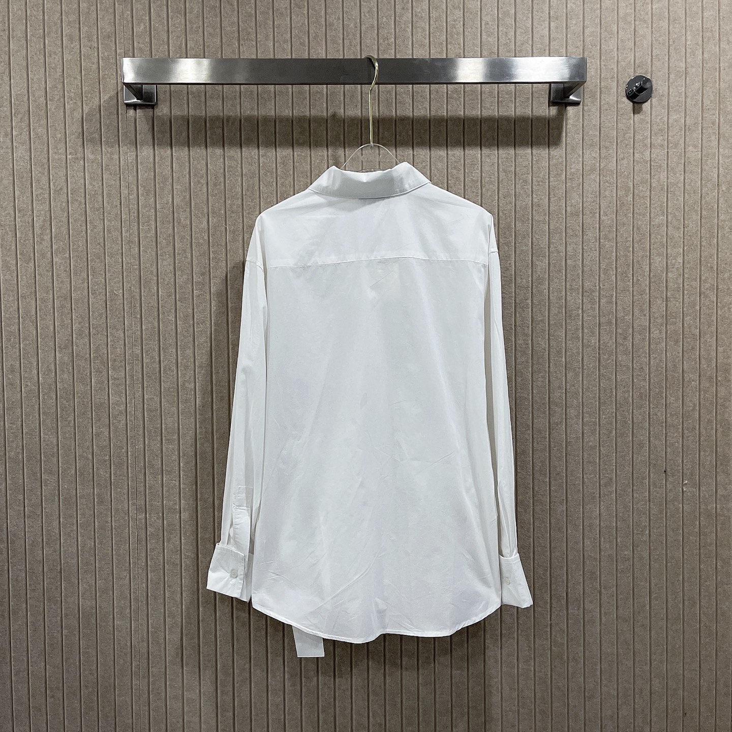 L style Irregular leather patch long-sleeved shirt