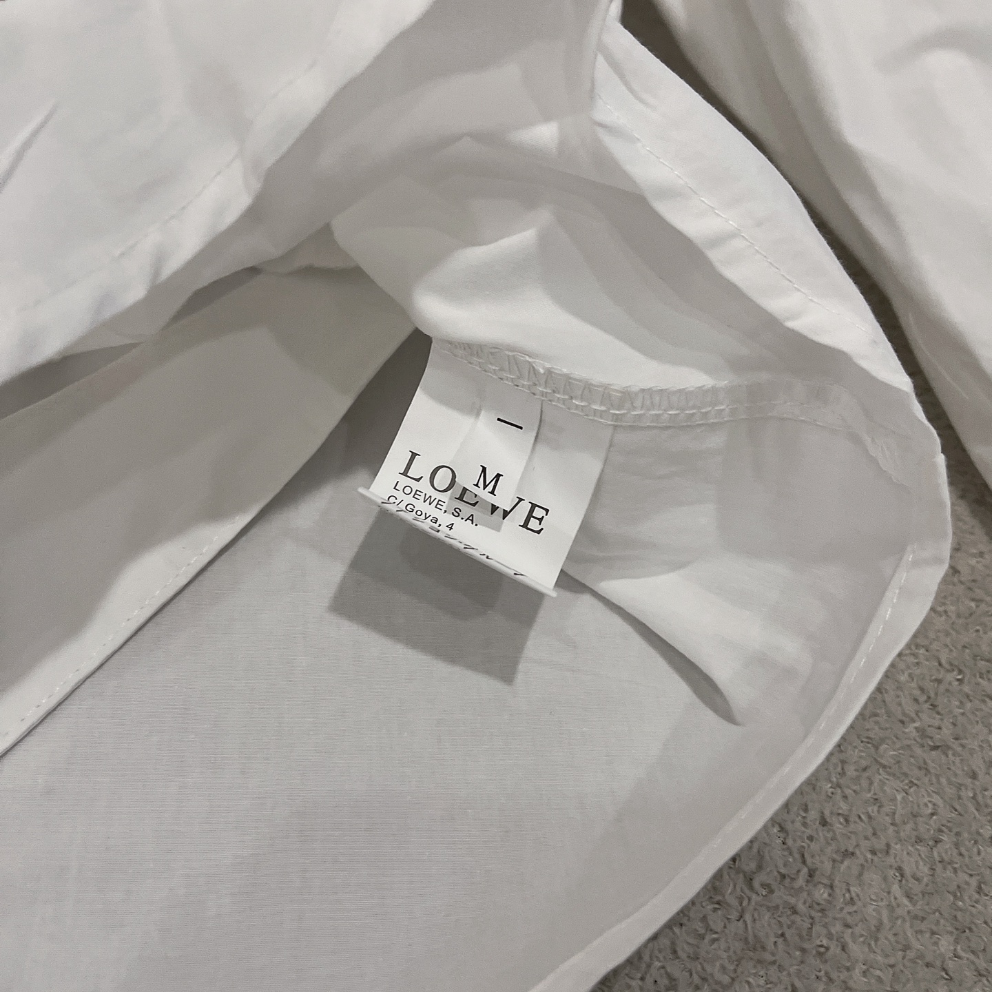 L style Irregular leather patch long-sleeved shirt