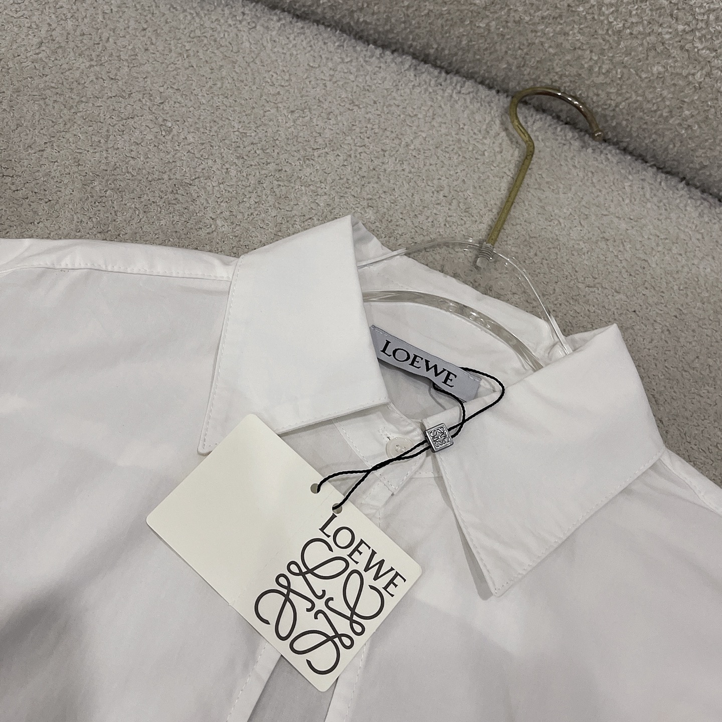 L style Irregular leather patch long-sleeved shirt