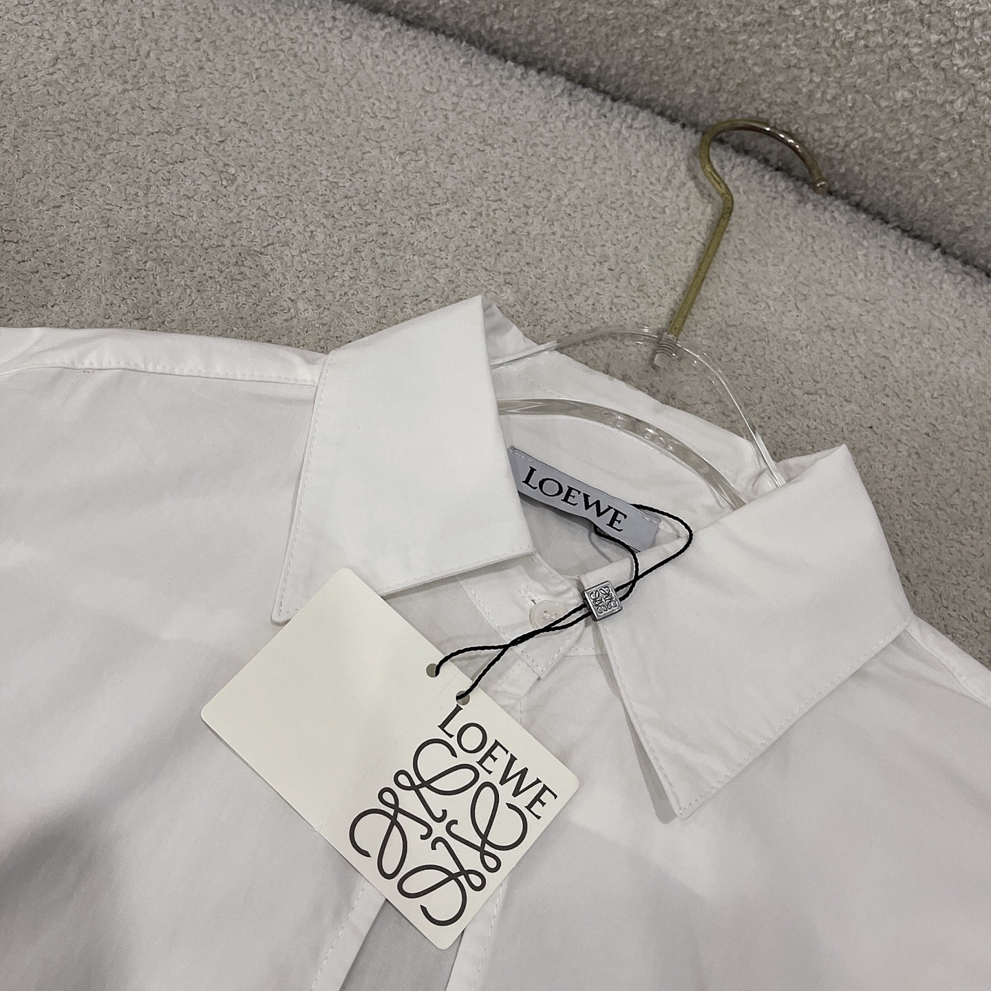 L style Irregular leather patch long-sleeved shirt