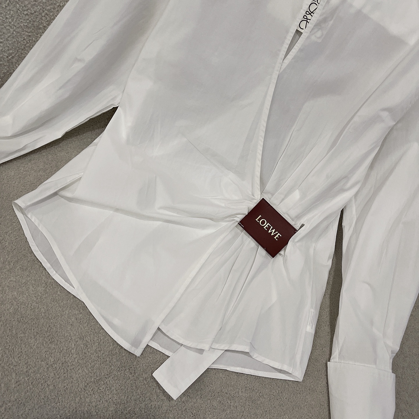 L style Irregular leather patch long-sleeved shirt