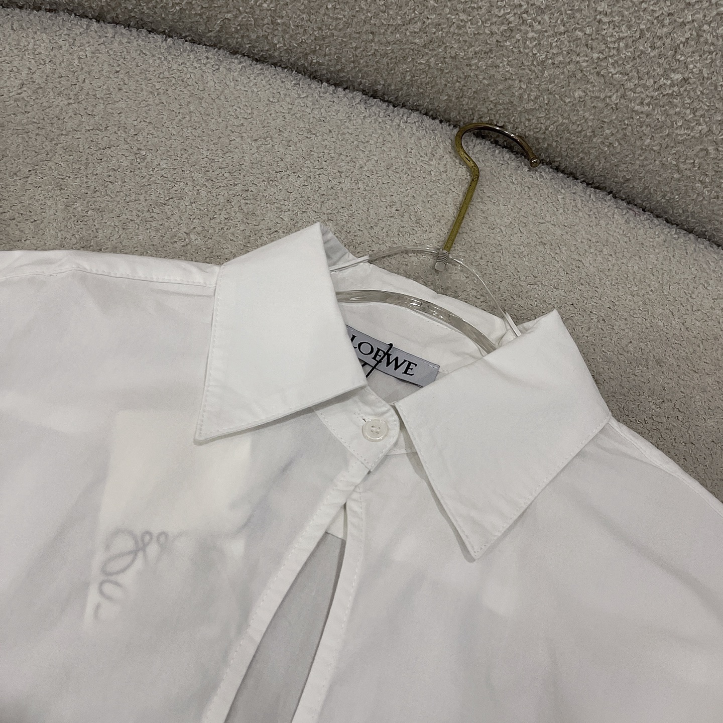 L style Irregular leather patch long-sleeved shirt