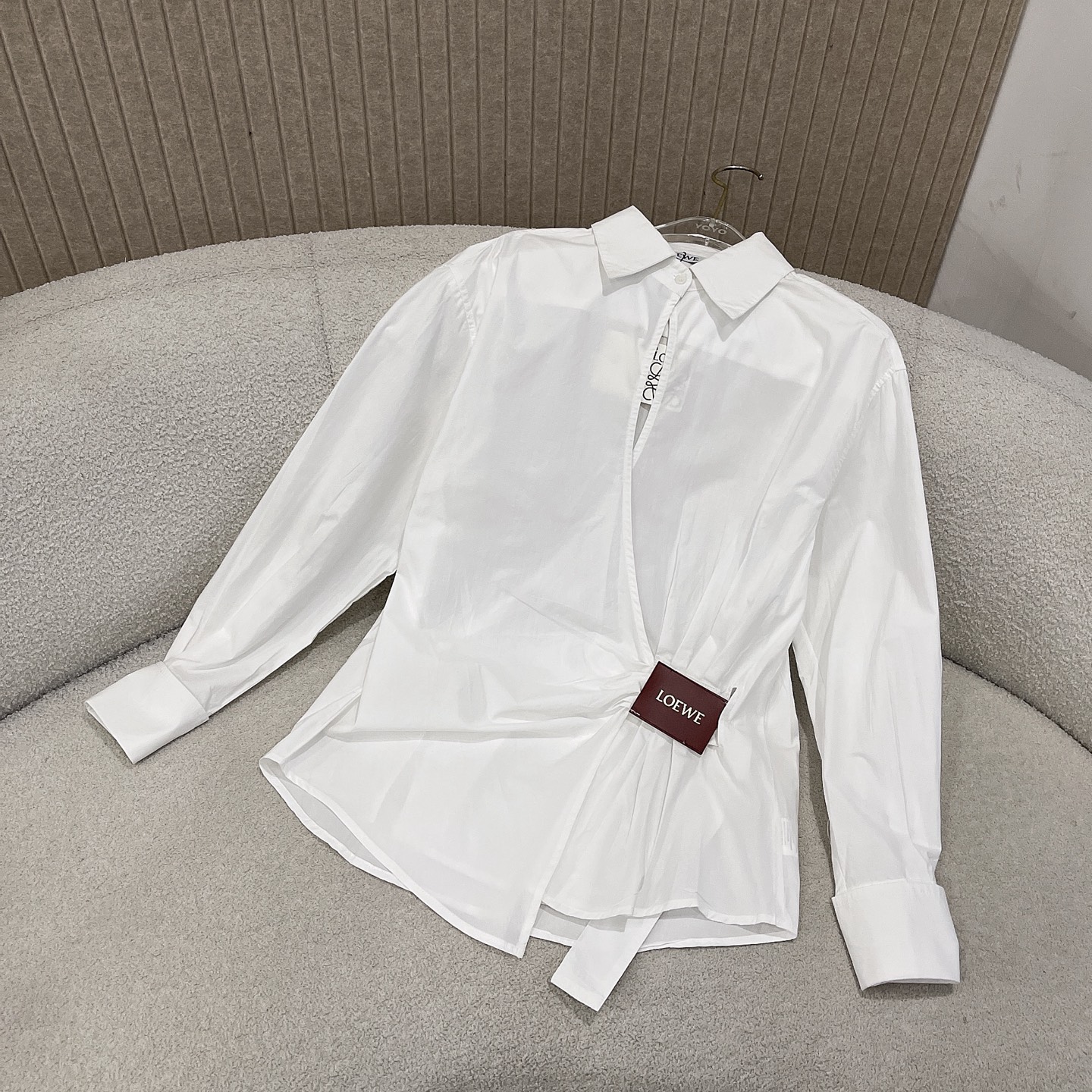 L style Irregular leather patch long-sleeved shirt