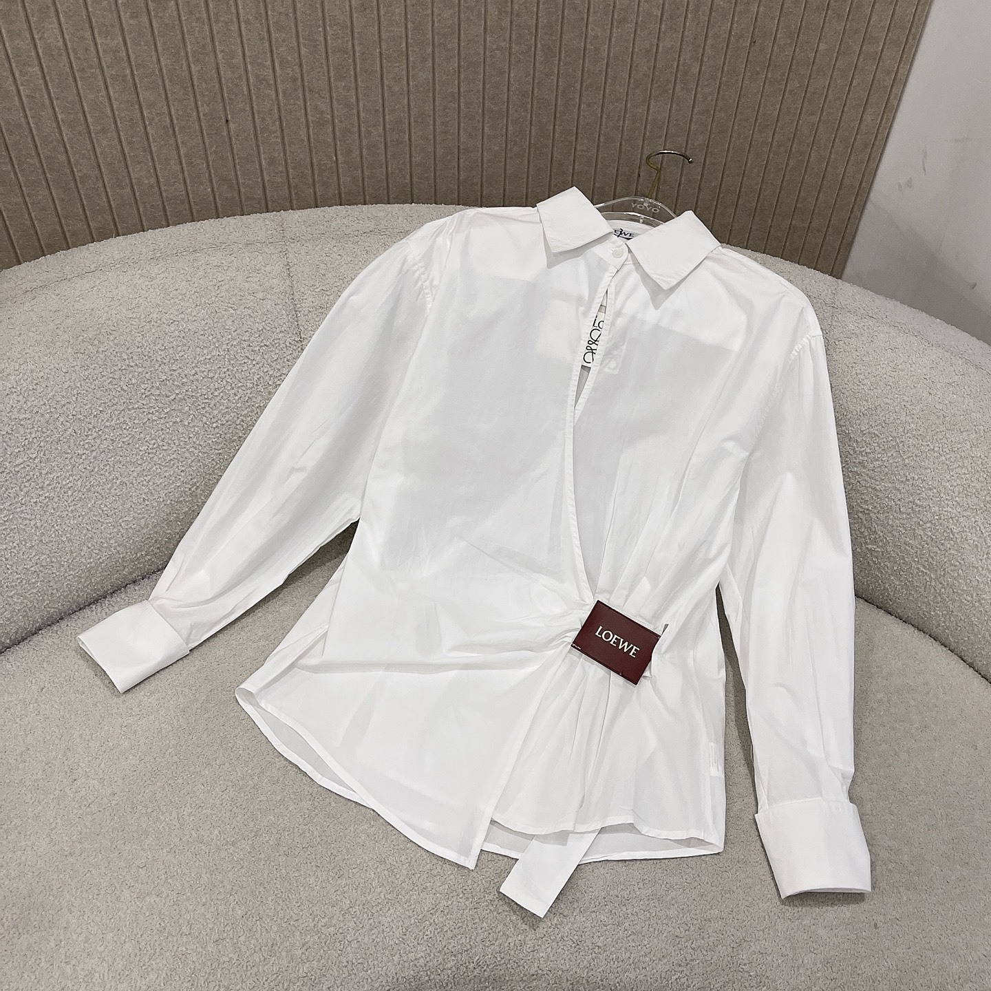 L style Irregular leather patch long-sleeved shirt