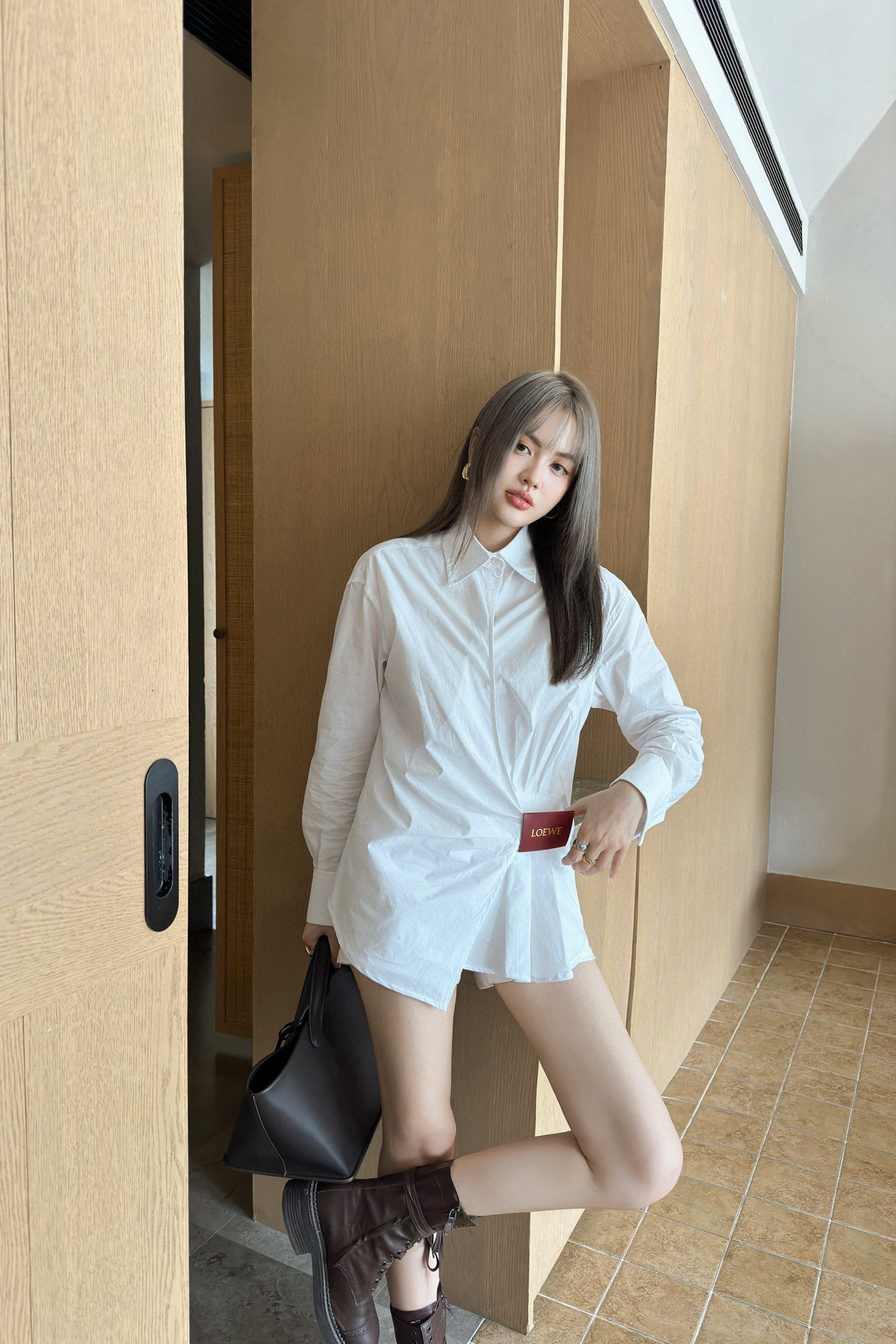 L style Irregular leather patch long-sleeved shirt