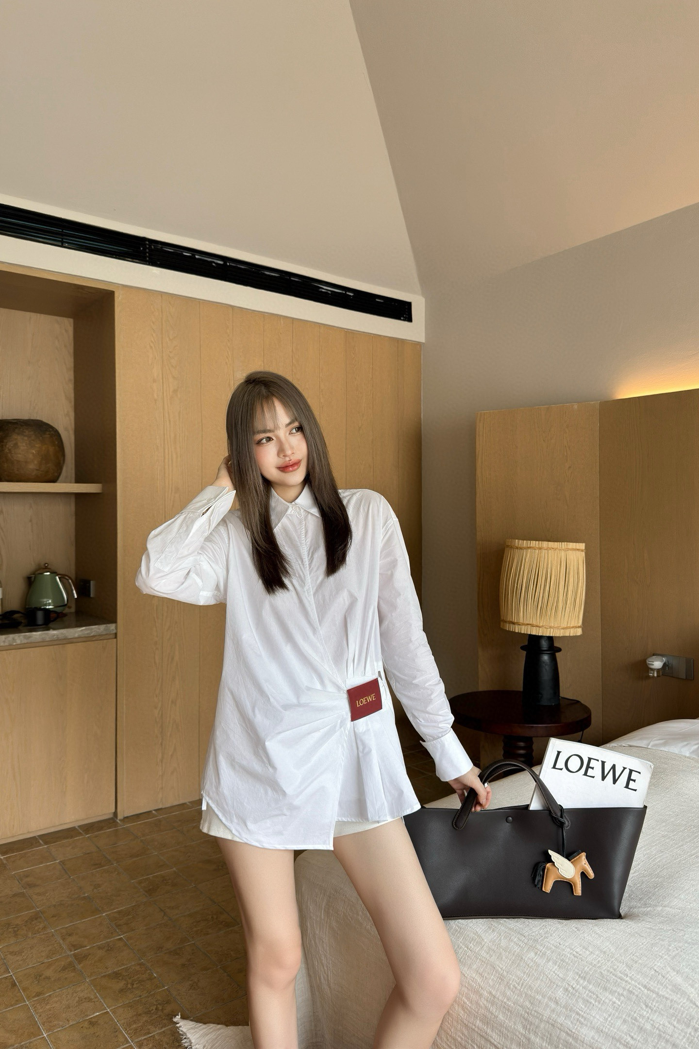 L style Irregular leather patch long-sleeved shirt