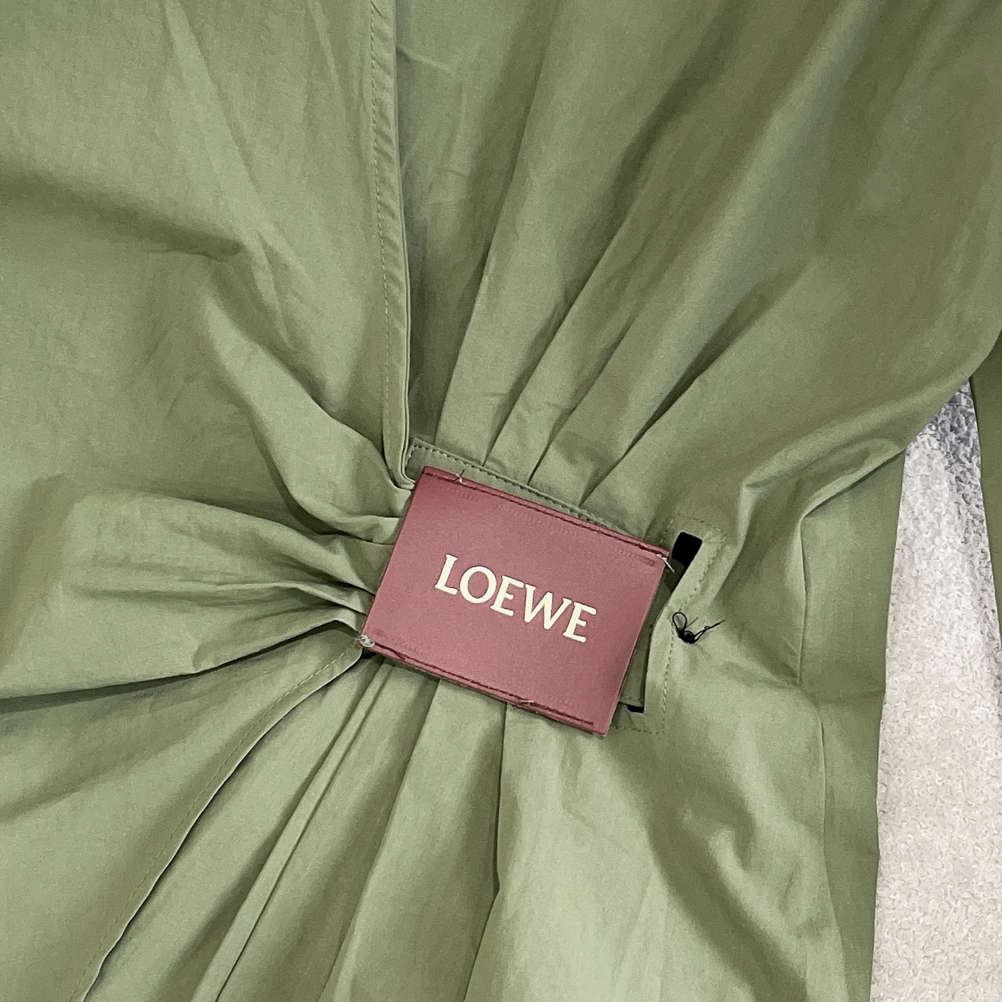 L style Irregular leather patch long-sleeved shirt