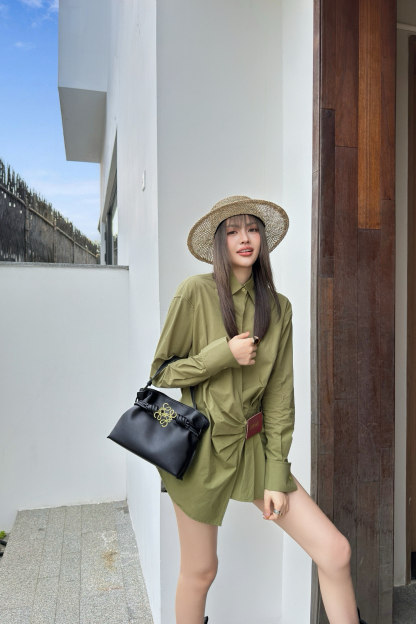 L style Irregular leather patch long-sleeved shirt