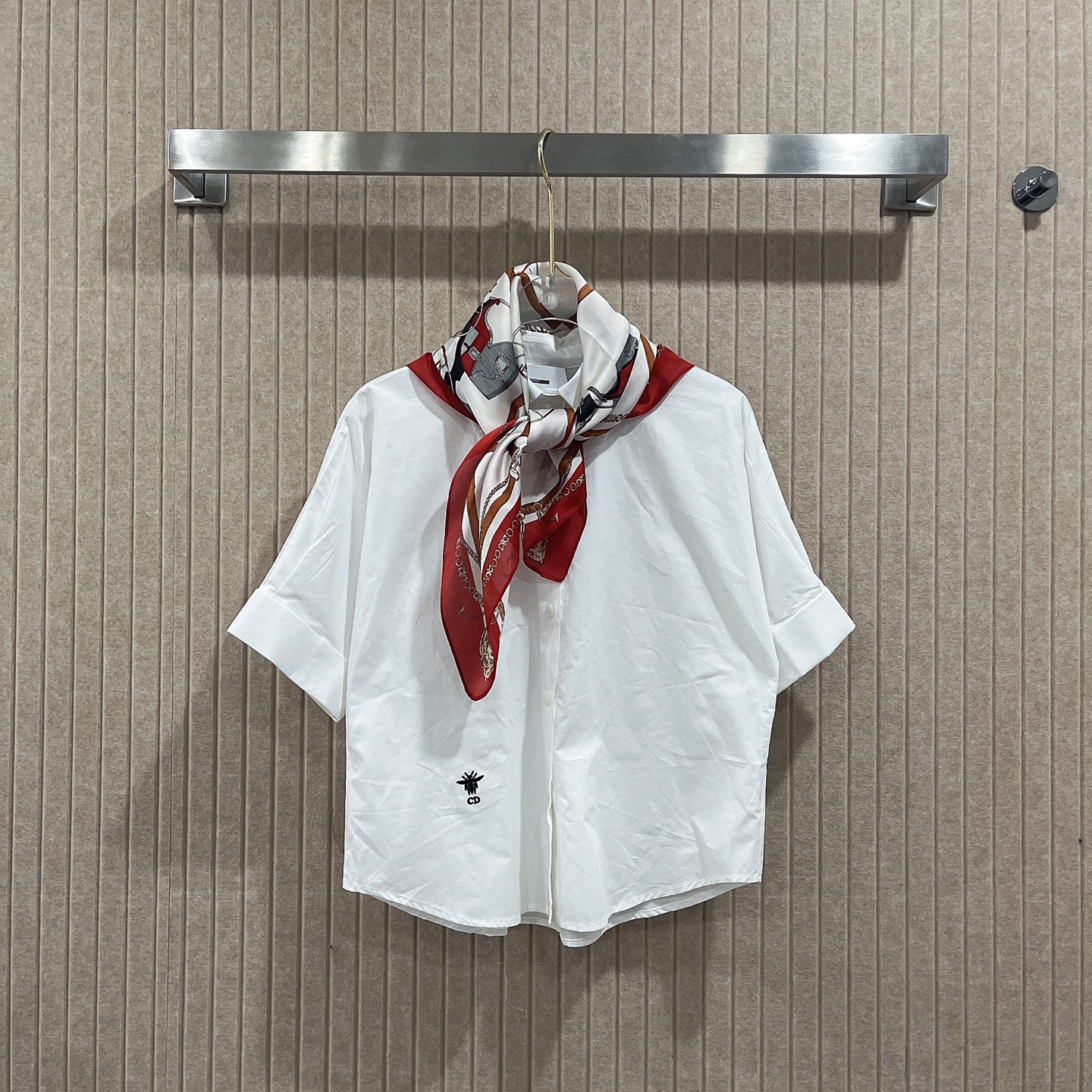 D style Short-sleeved pearl button shirt