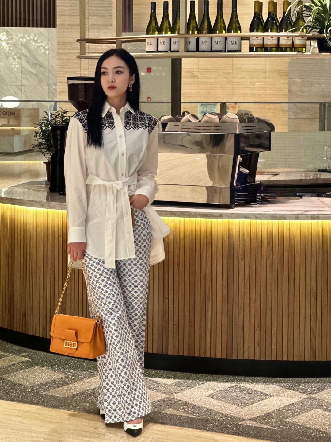 L style Shoulder embroidery tie dress