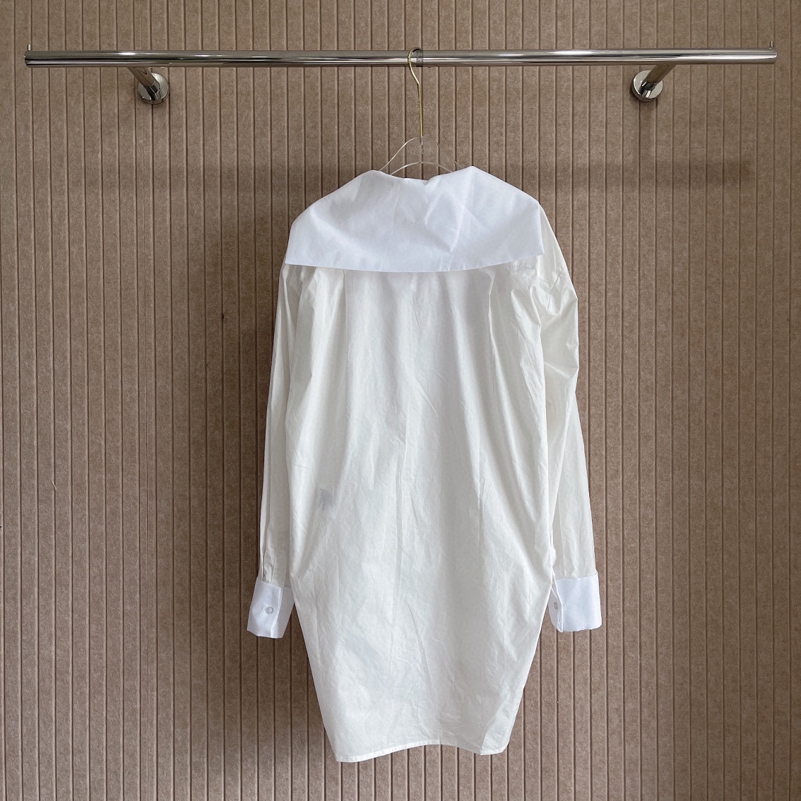 D style Minimalist white long-sleeved shirt dress
