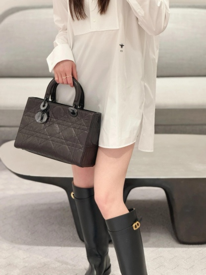 D style Minimalist white long-sleeved shirt dress